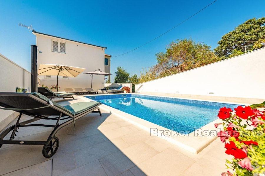 Immeuble avec piscine