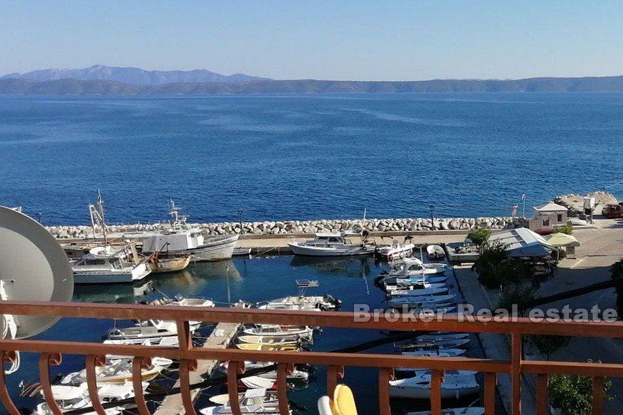 Immeuble situé dans un petit village de pêcheurs