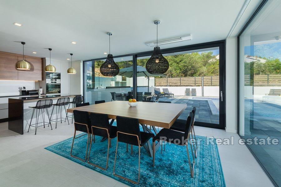 Moderne Villa mit Meerblick