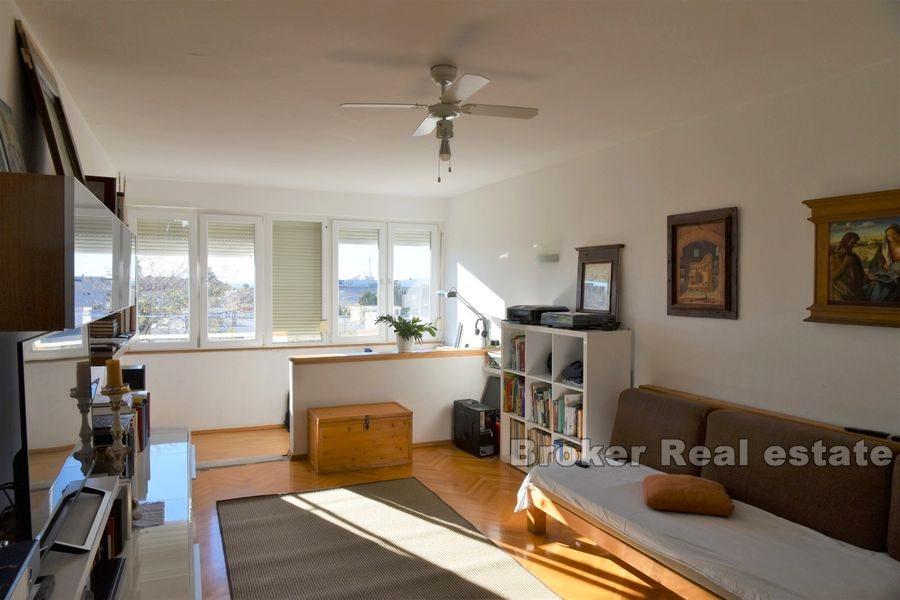 Dobri, Spacious and sunny apartment