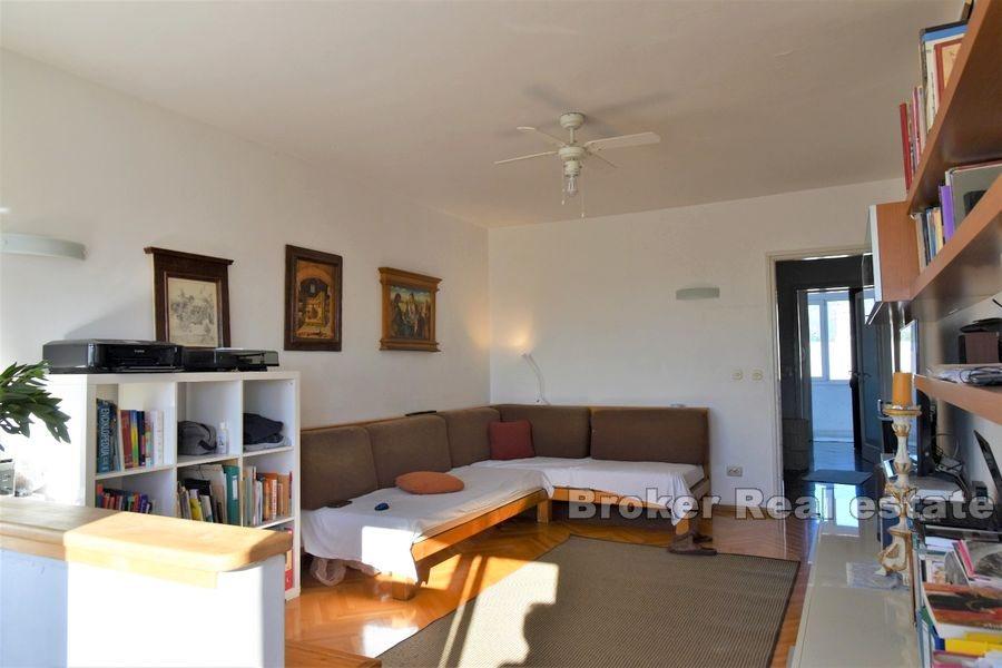Dobri, Spacious and sunny apartment