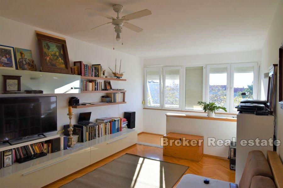 Dobri, Spacious and sunny apartment