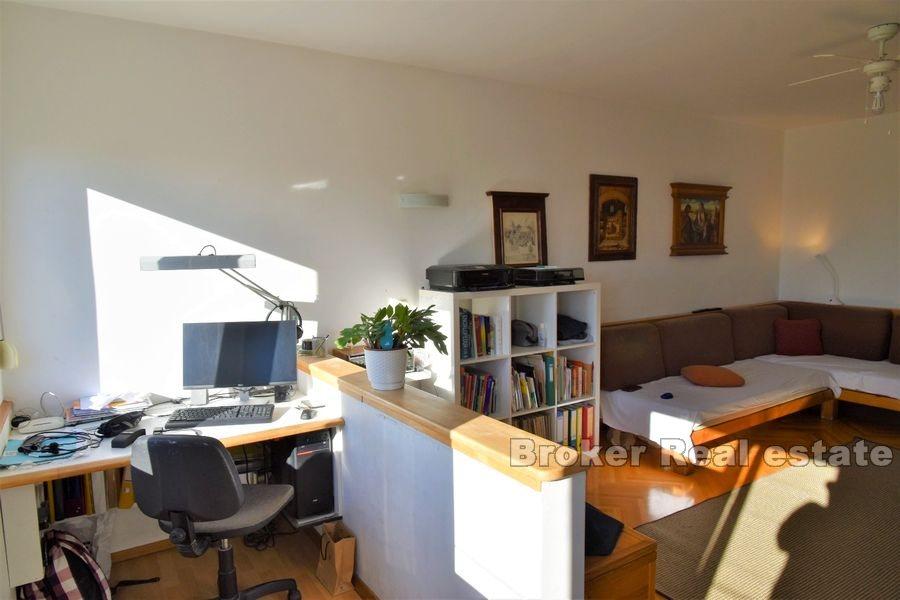 Dobri, Spacious and sunny apartment