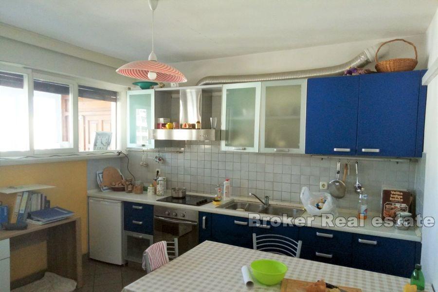 Dobri, Spacious and sunny apartment