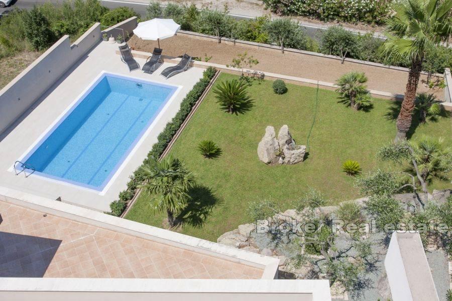 Appartamento con vista mare e piscina