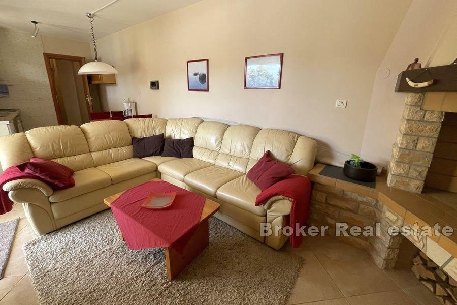 Appartamento con vista mare e piscina