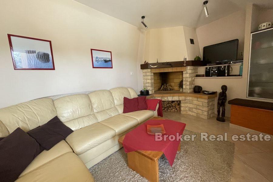 Appartamento con vista mare e piscina