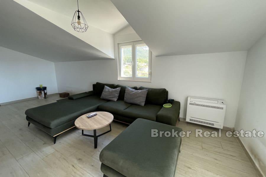 Penthouse mit Pool und Meerblick