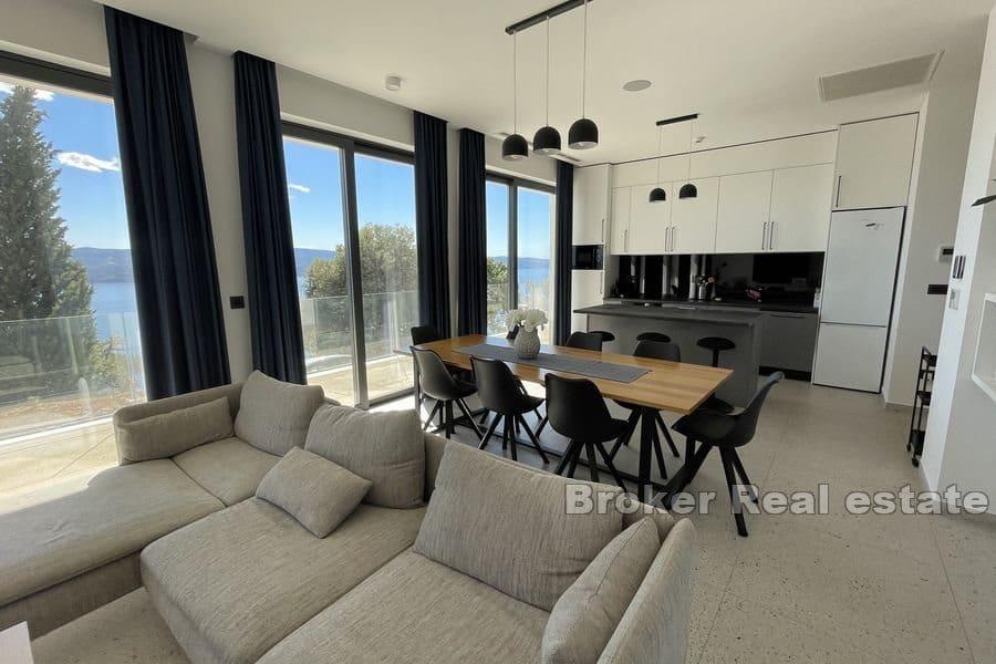 Villa con vista mare aperta e piscina