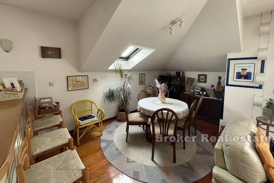 Meje, ampio trilocale con vista mare