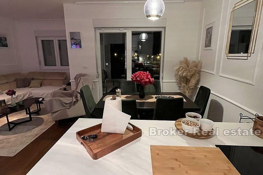Trerumslägenhet med havsutsikt