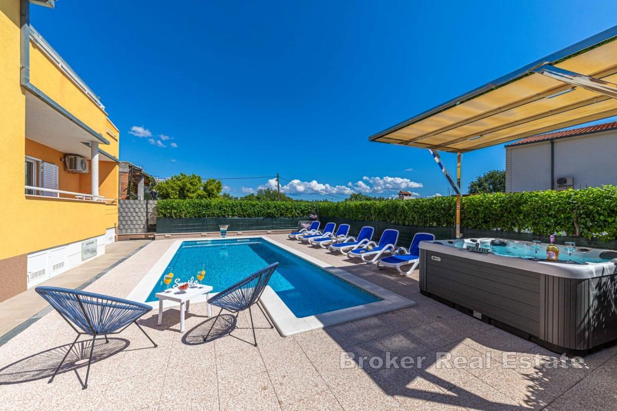 Une belle villa avec piscine