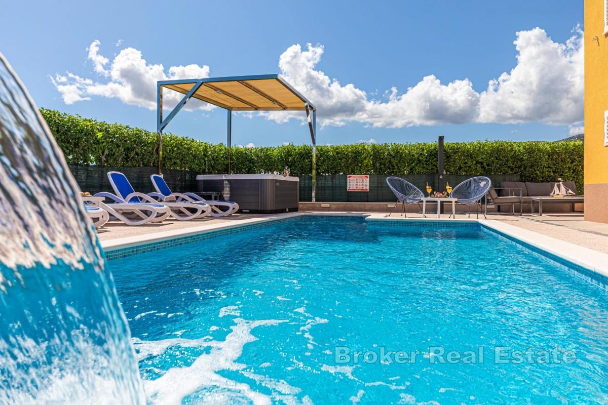 Une belle villa avec piscine
