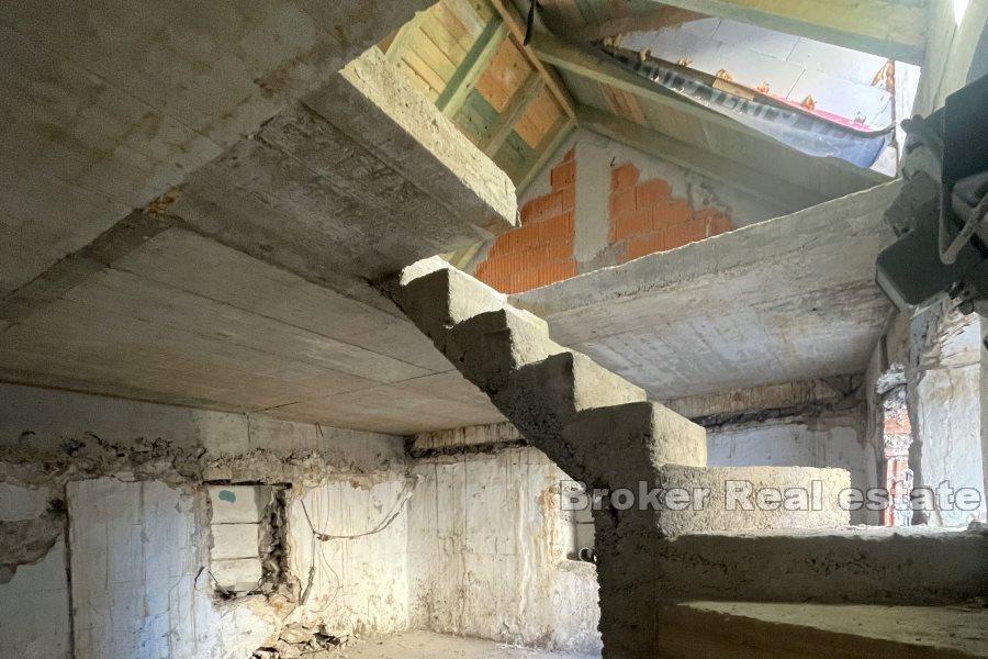 Centrum Splitu - Rodzimy kamienny dom do remontu