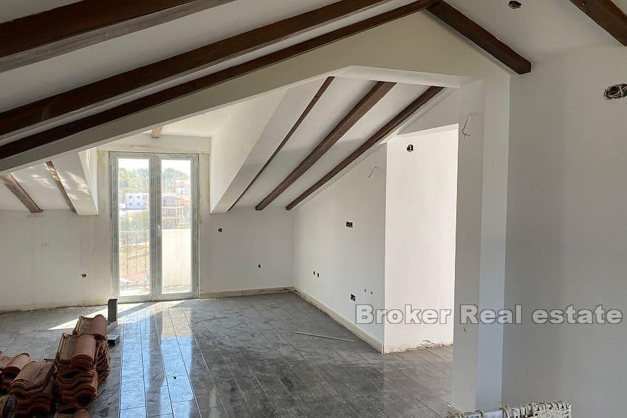 Villa with pool in high Rohbau condition