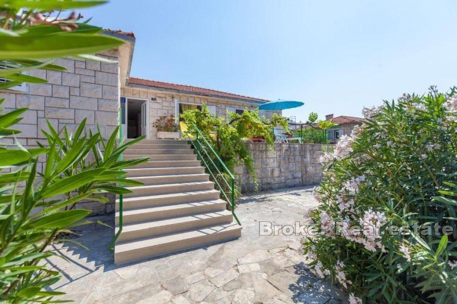 Una bella casa con un ampio giardino