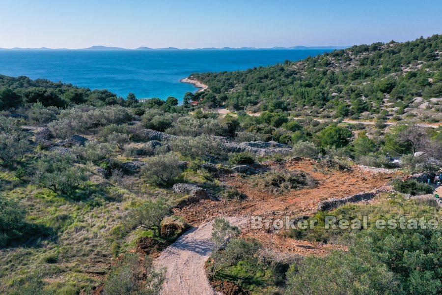 Terrain constructible dans une baie calme
