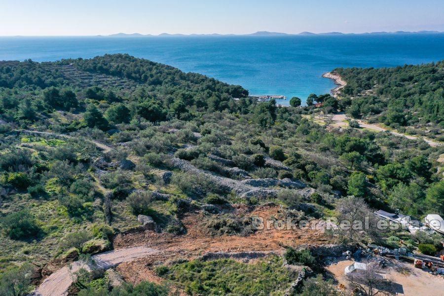 Terrain constructible dans une baie calme