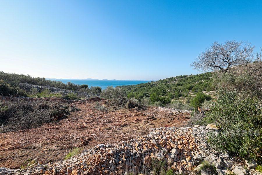 Terrain constructible dans une baie calme