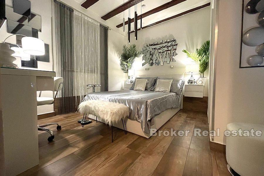 Luxurious apartment with three units