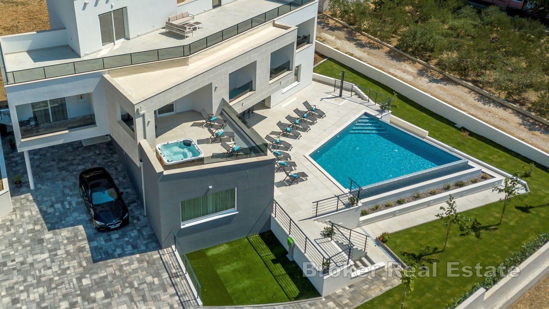 Villa mit Pool und wunderschönem Meerblick