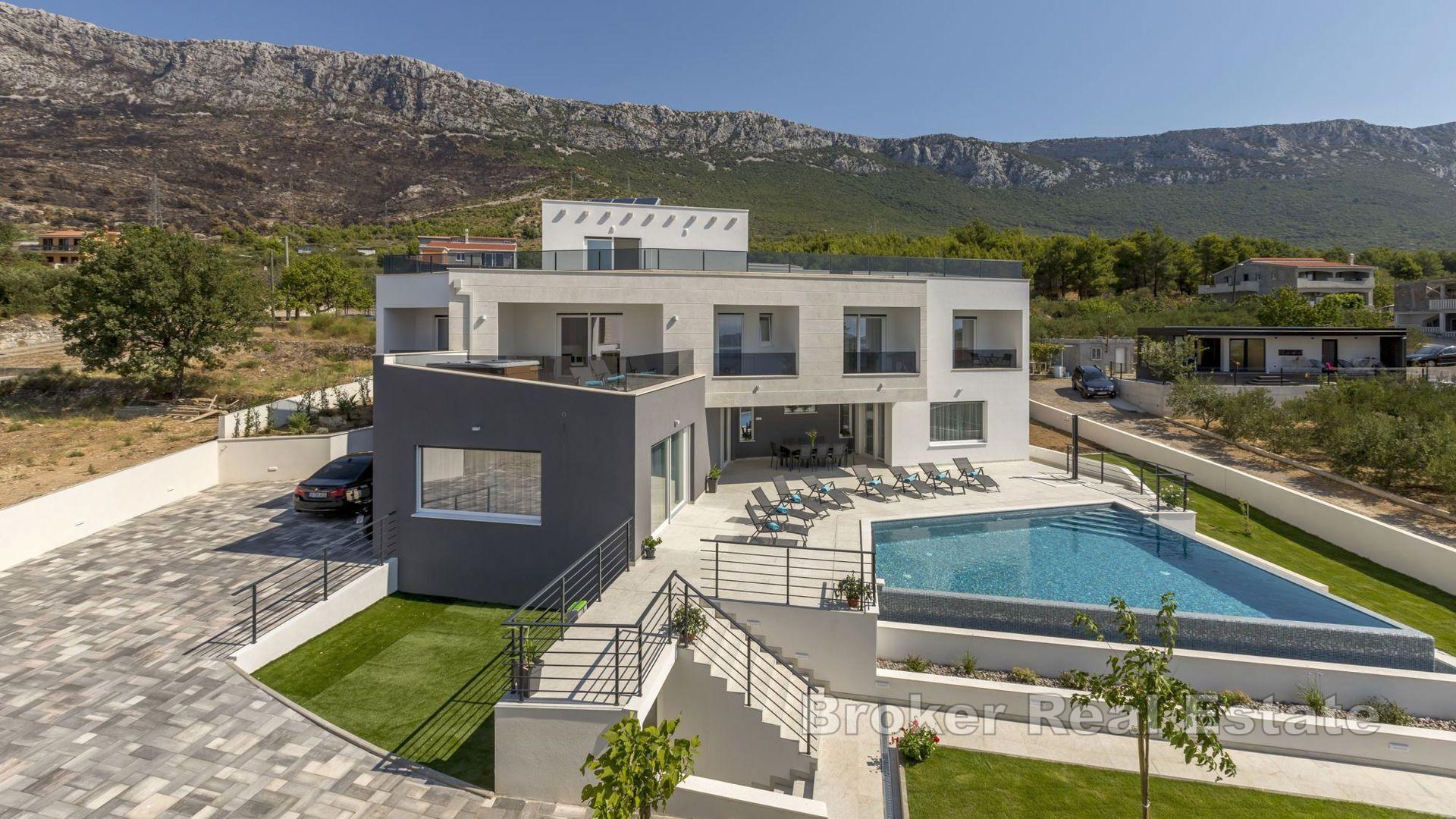 Villa mit Pool und wunderschönem Meerblick