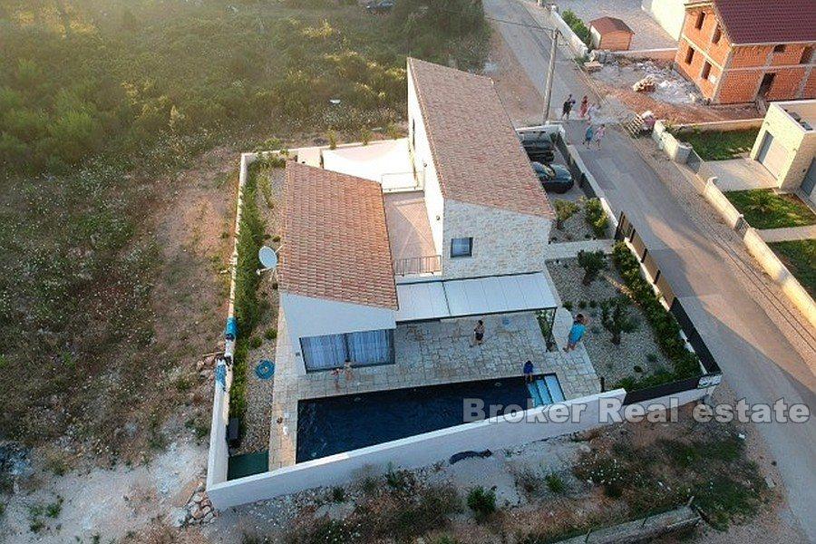 Villa mit Pool.