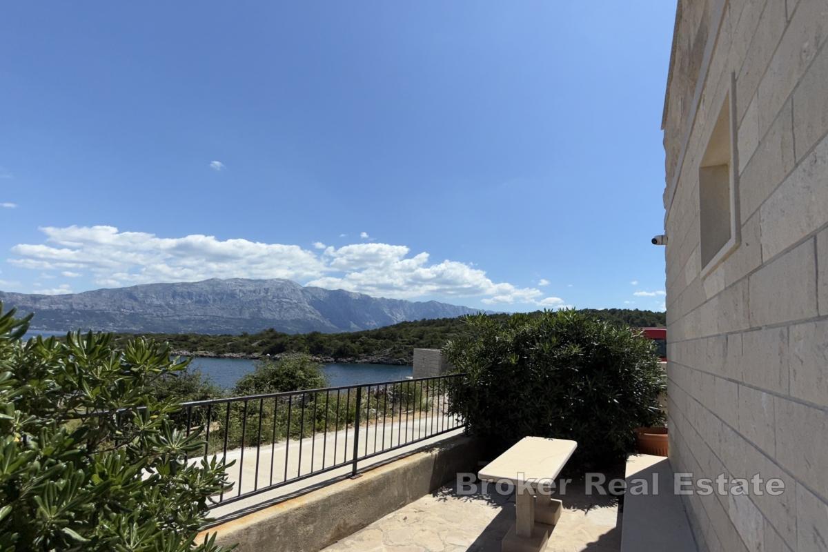 Casa con piscina e vista mare
