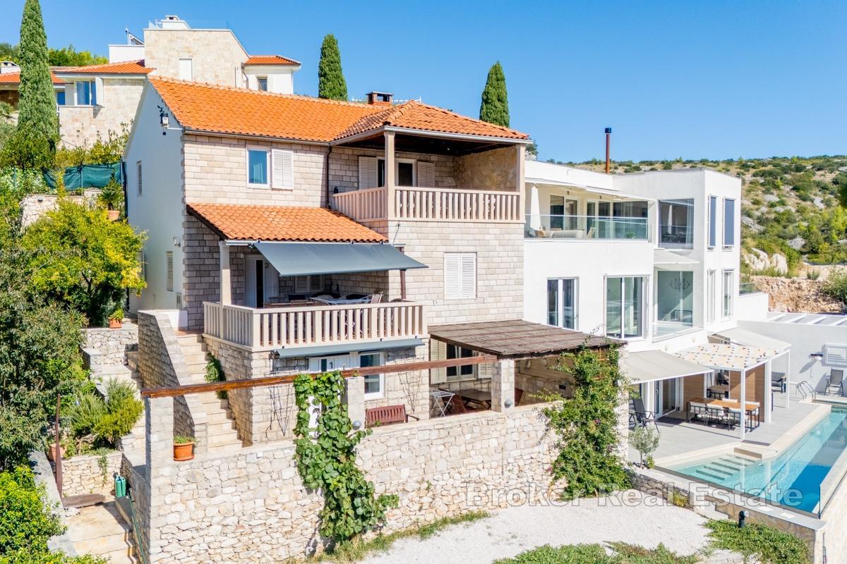 Dom nad morzem z widokiem na otwarte morze