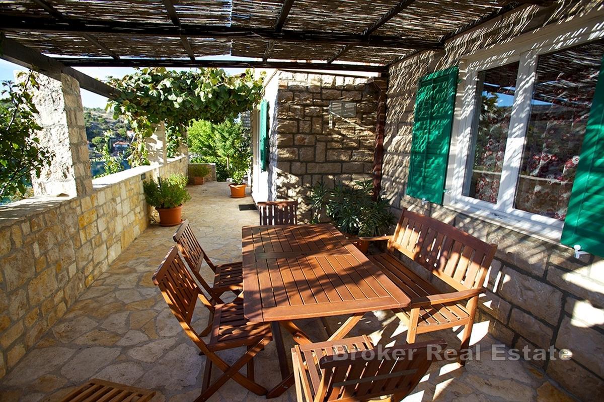 Dom nad morzem z widokiem na otwarte morze