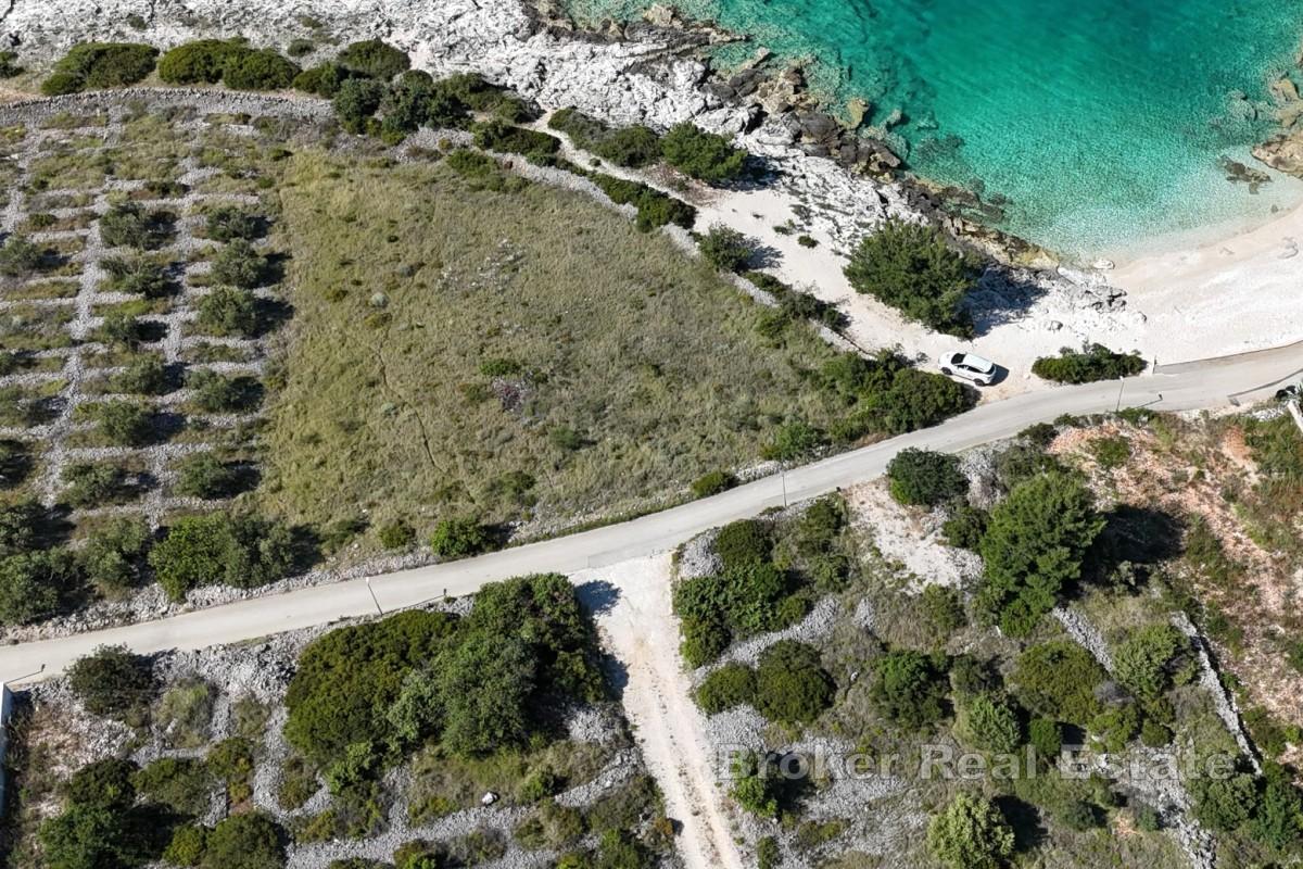 Terreno edificabile in seconda fila sul mare