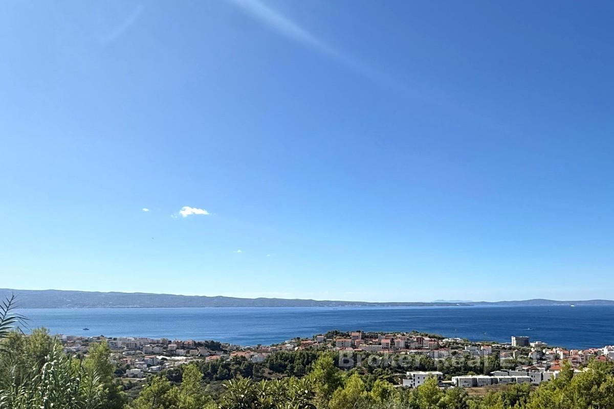 Terrain constructible avec vue imprenable sur la mer et les îles
