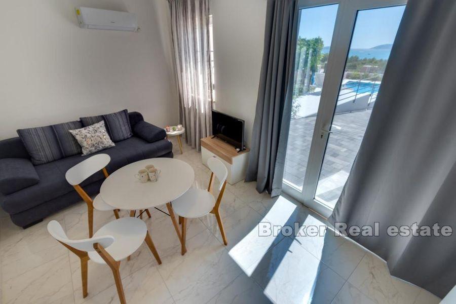Casa con vista mare aperta e piscina