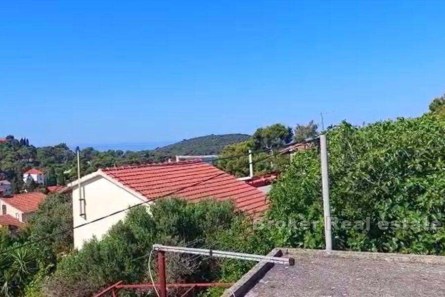 Terreno edificabile con casa da ristrutturare