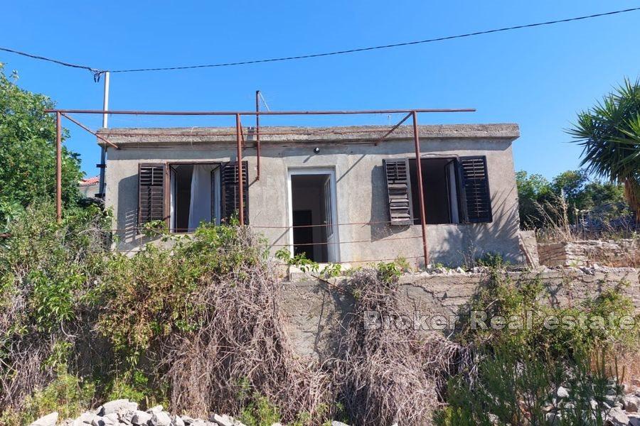 Terreno edificabile con casa da ristrutturare