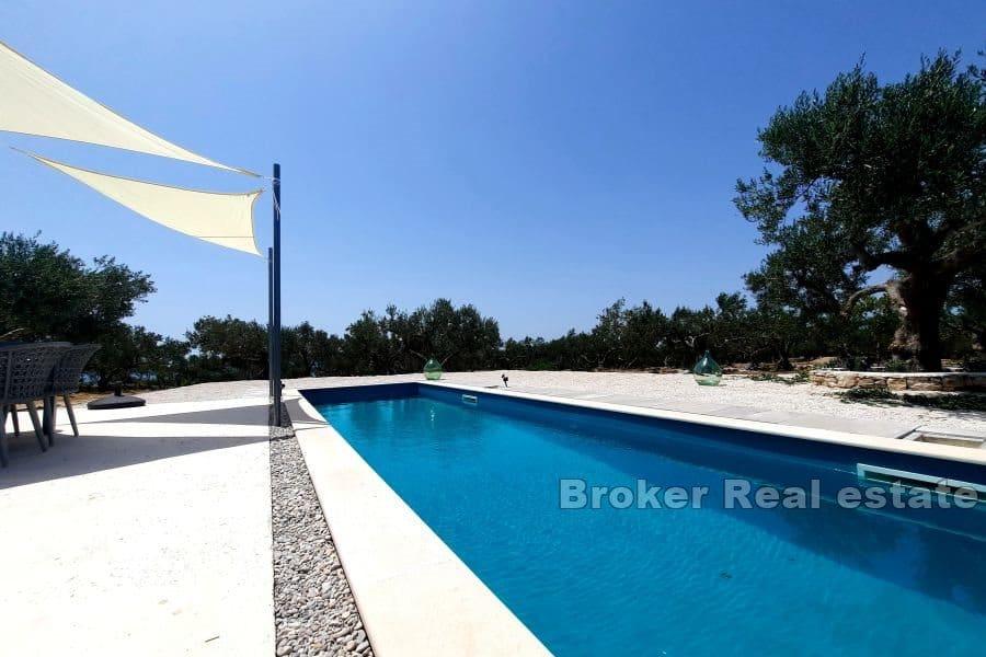 Casa con vista mare e piscina