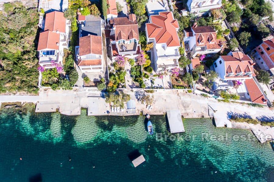 Дом в первом ряду от моря