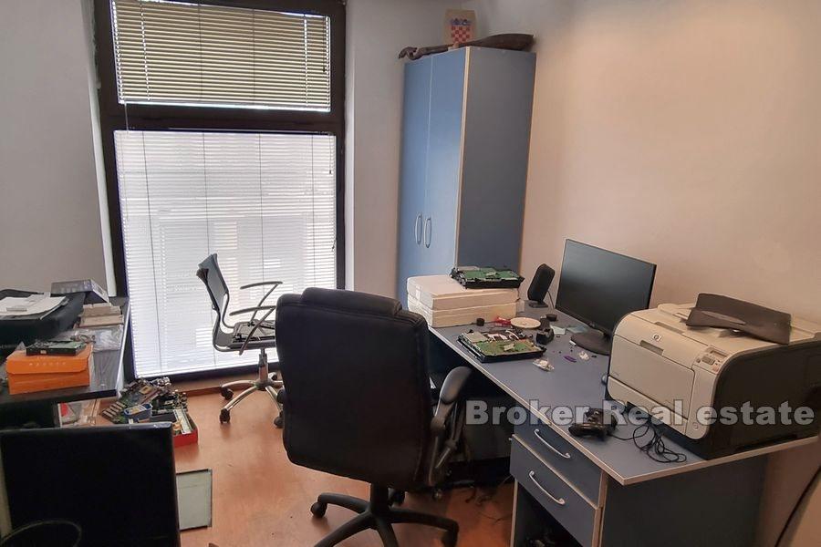 Plokite, Espace bureau près du centre