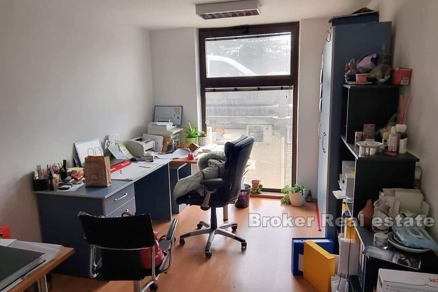 Plokite, Espace bureau près du centre