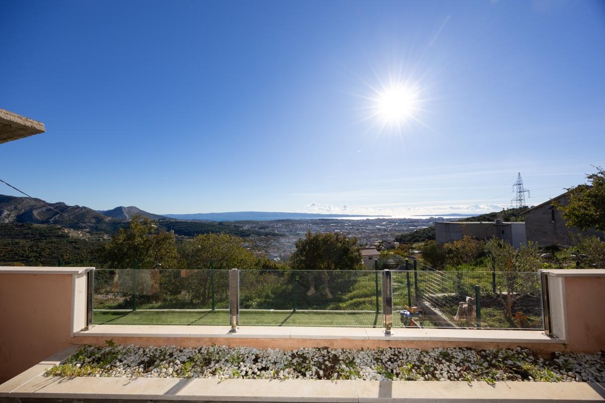 001-2041-88-Split-area-House-with-an-open-sea-view-sale