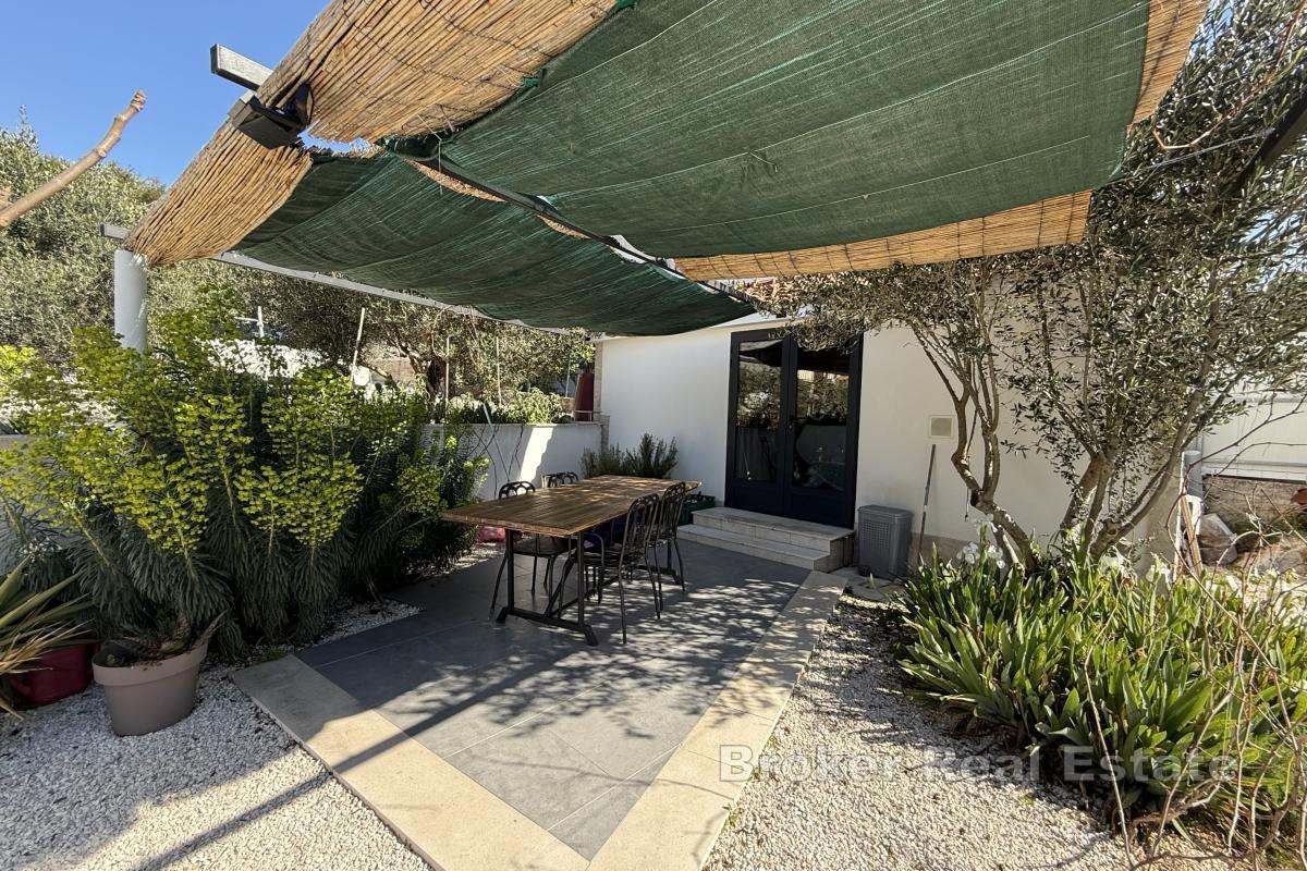 Casa con ampio giardino e piscina