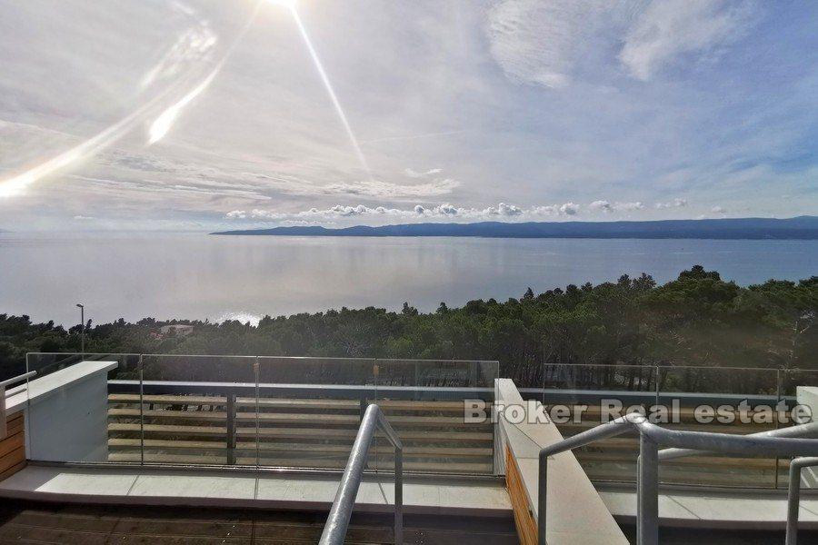 Lyxig villa med vacker havsutsikt och pool