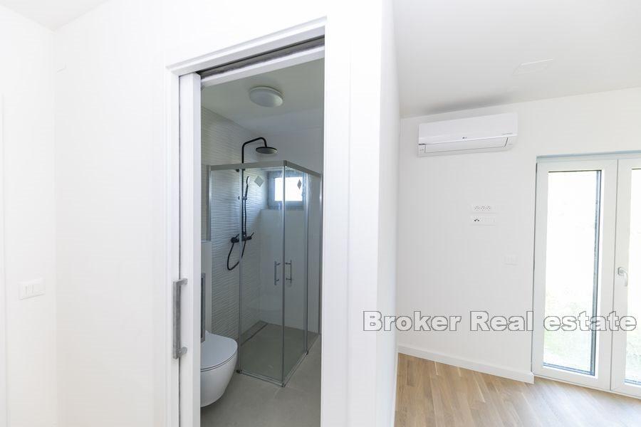 Penthouse ve druhé řadě k moři