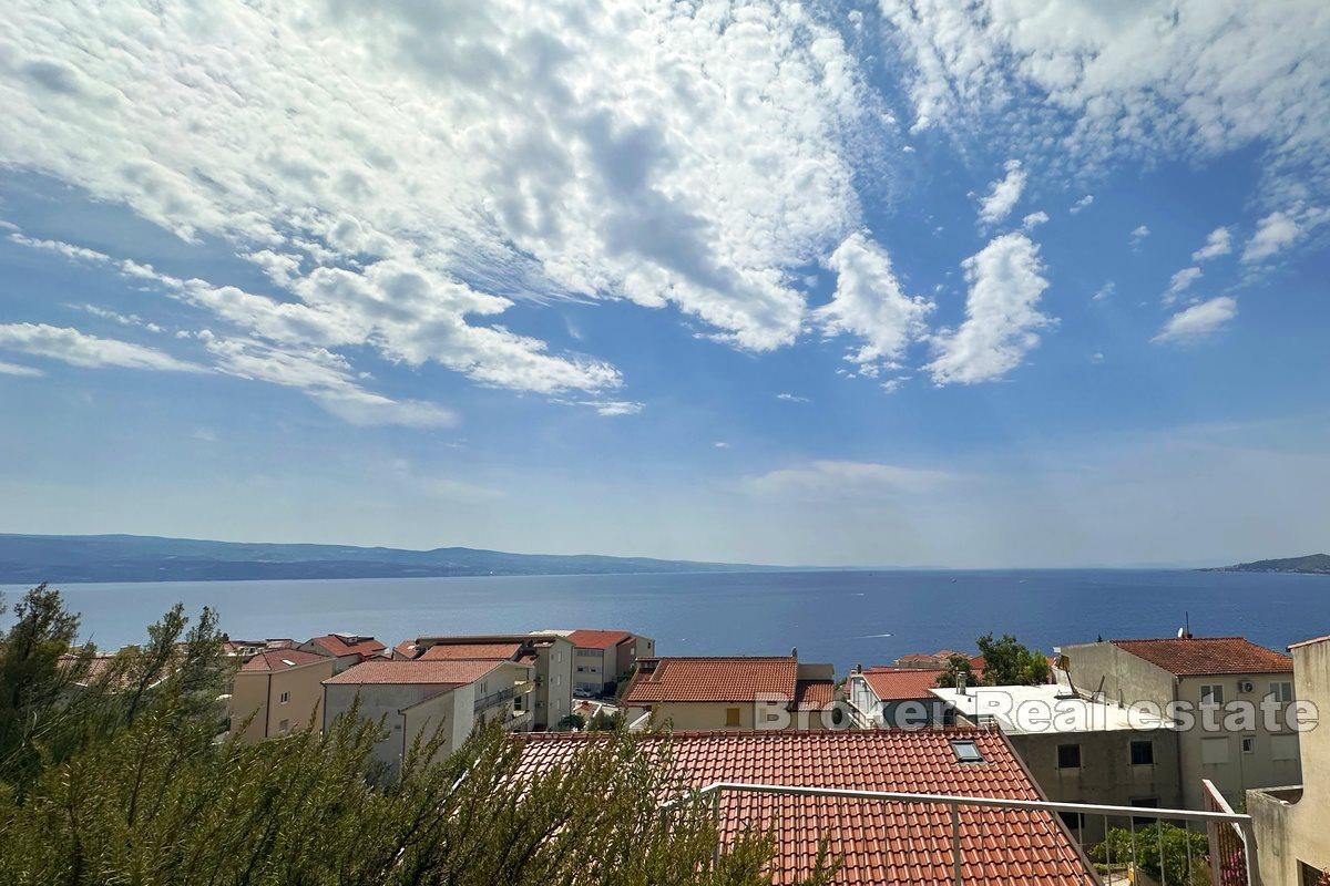 Edificio residenziale con una splendida vista sul mare vicino a Omiš