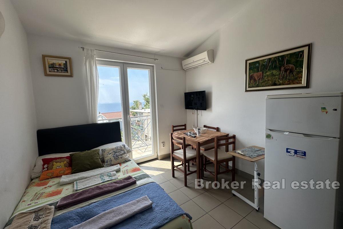 Edificio residenziale con una splendida vista sul mare vicino a Omiš