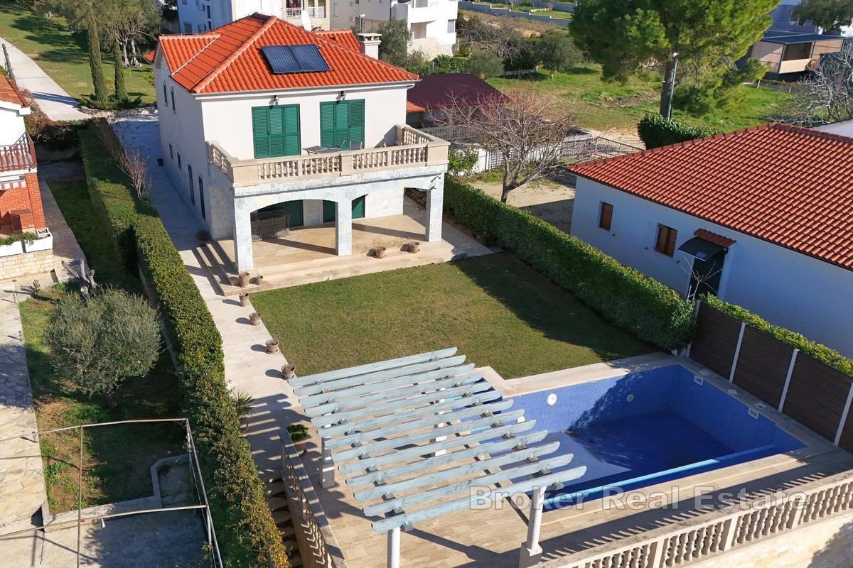Villa di lusso con terreno edificabile in prima fila al mare