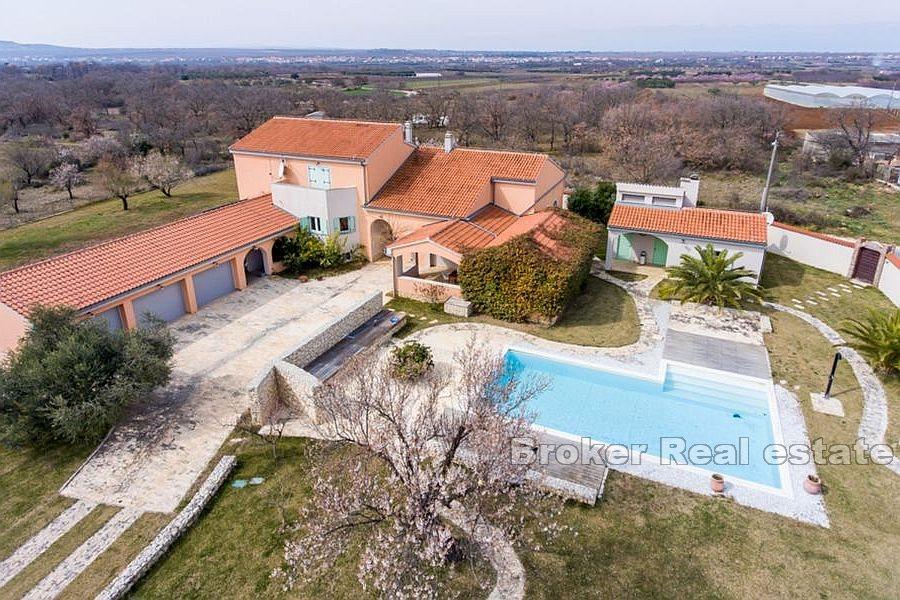 Secluded house with swimming pool