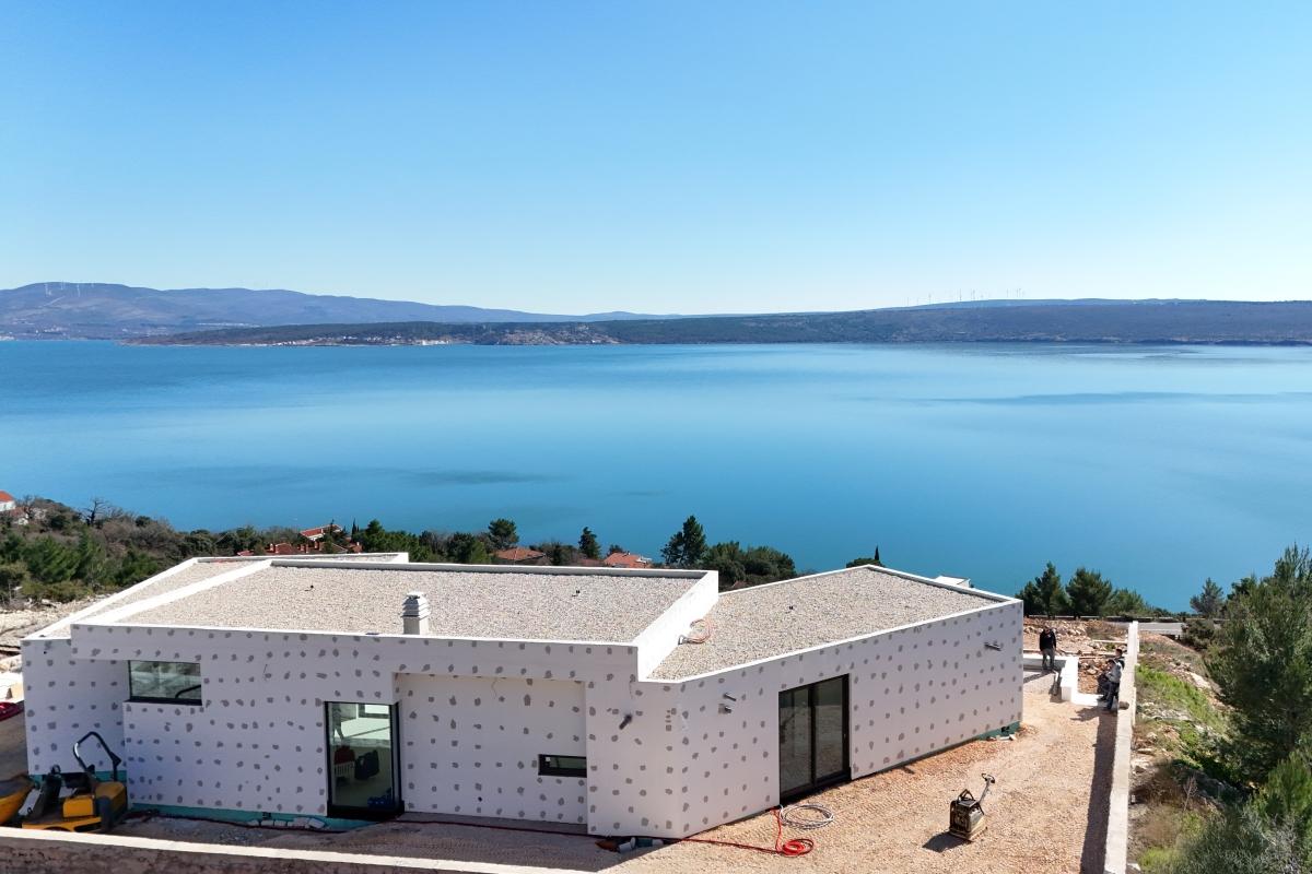 Luxuriöses einstöckiges Haus mit Panoramablick auf das Meer