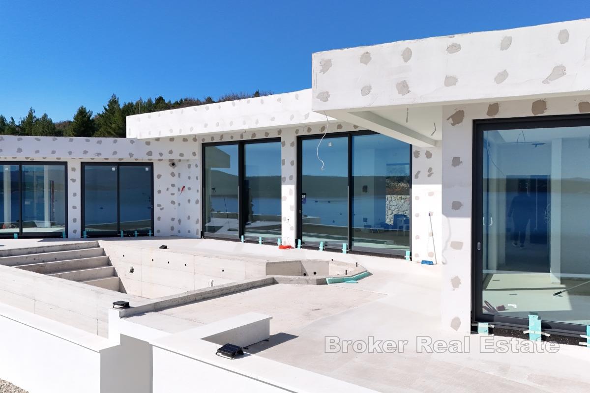 Luxuriöses einstöckiges Haus mit Panoramablick auf das Meer