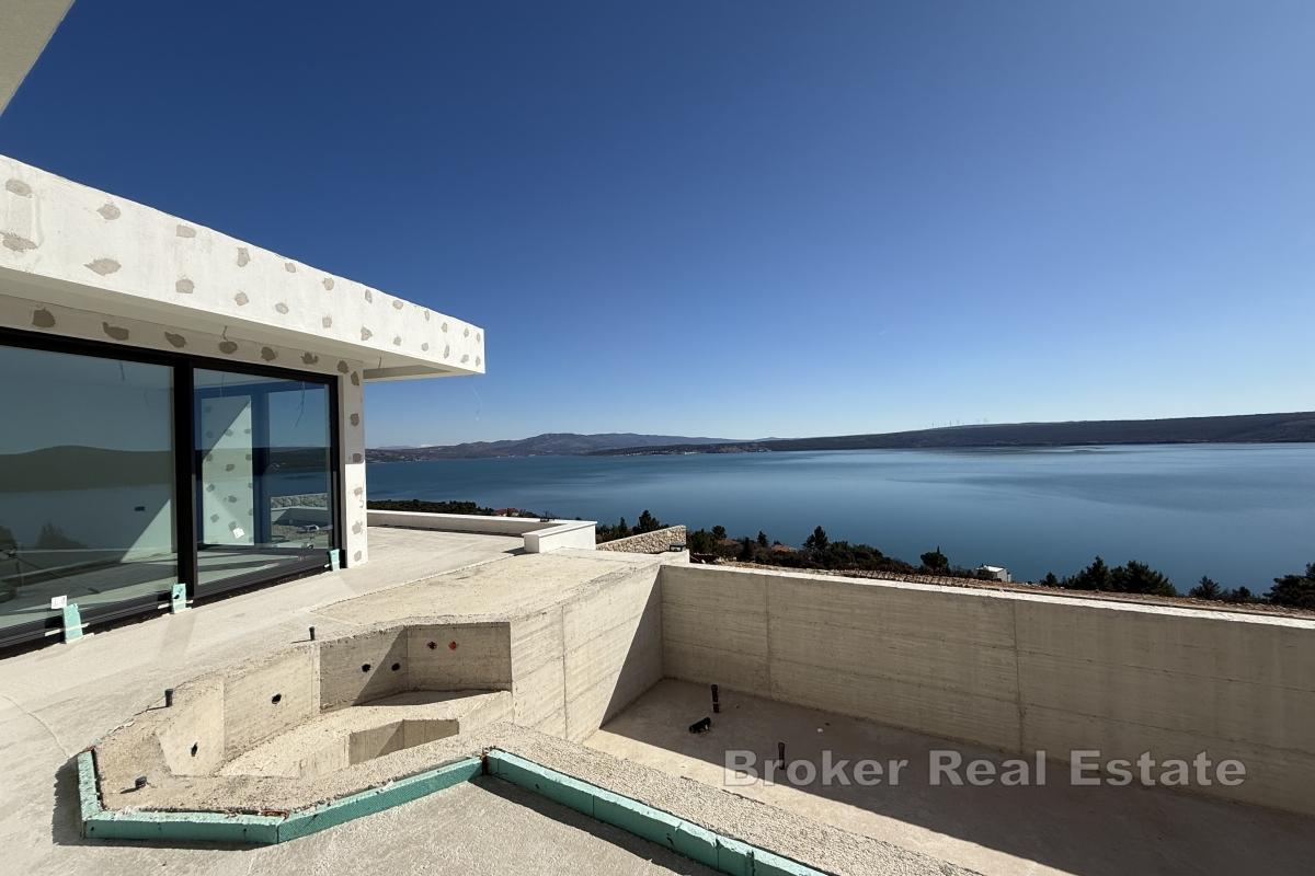 Luxuriöses einstöckiges Haus mit Panoramablick auf das Meer